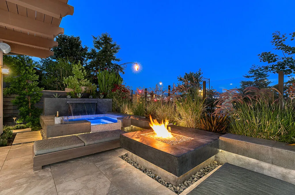 4 bed, 4.5 bath, 2825 sqft, $13,000 — Photo 2