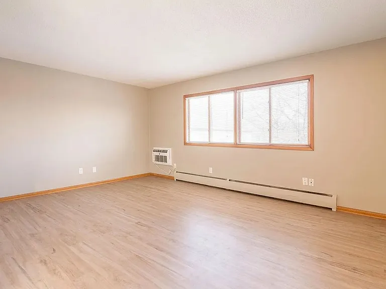 3407 Harriet — Photo 4