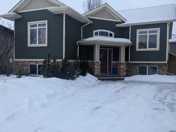 48 Iron Wolf Blvd #48, Lacombe, AB T4L 2K5