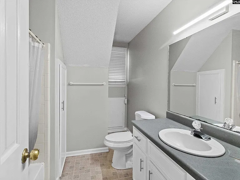 42 Halton Ct — Photo 4