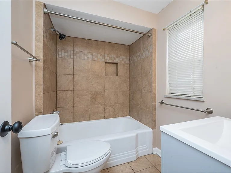 651 Royce Ave — Photo 18