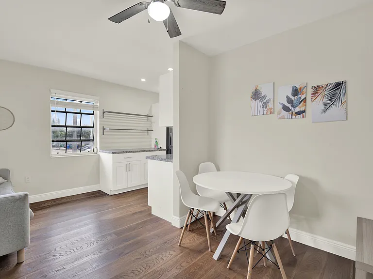 4 Sidonia Ave #4 — Photo 1