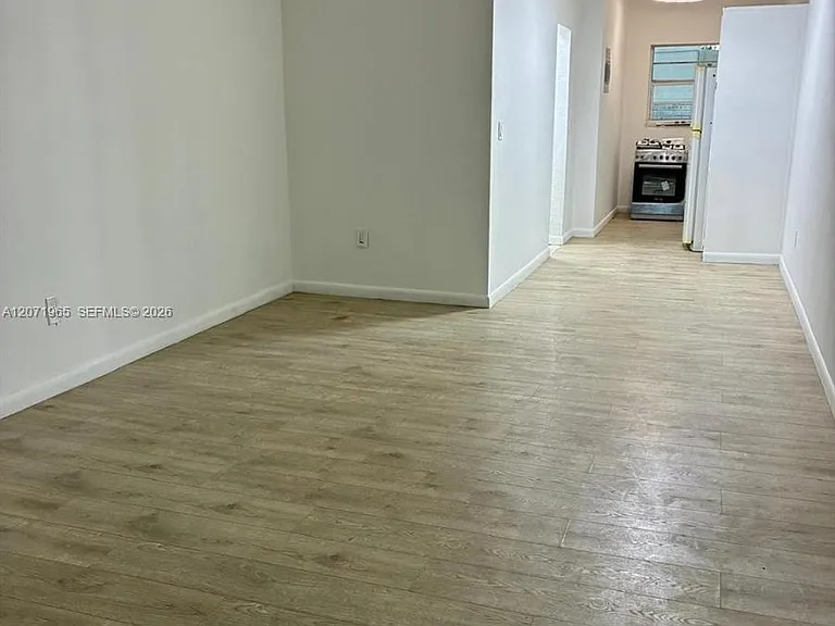 620 76th St #10 — Photo 4