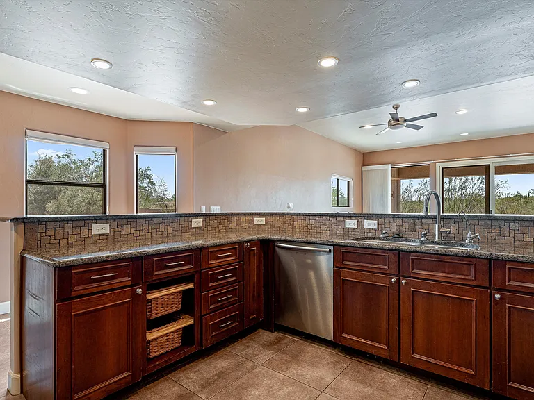 10270 E Glenn St — Photo 3