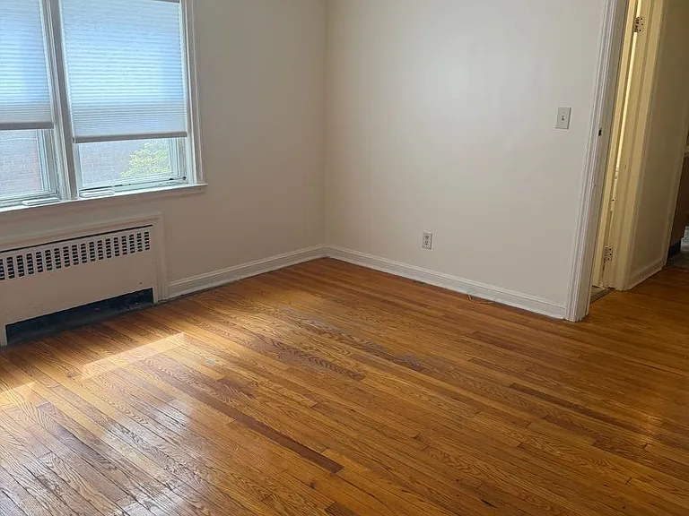2228 W Allen St — Photo 15