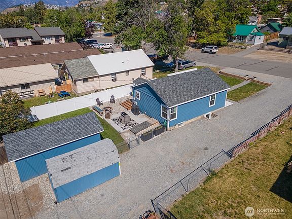 2nd image of 426 E Nixon Avenue