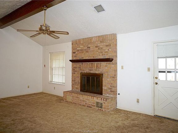 3rd image of 2722 Camelot Dr