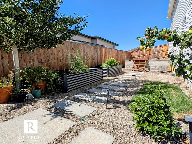 3282 Sky Way — Photo 34
