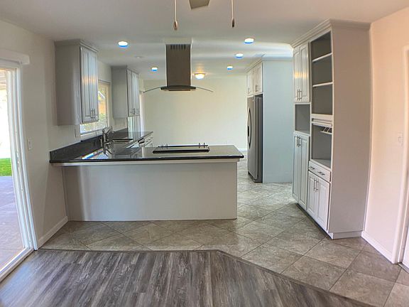 3rd image of 837 Hale Ct