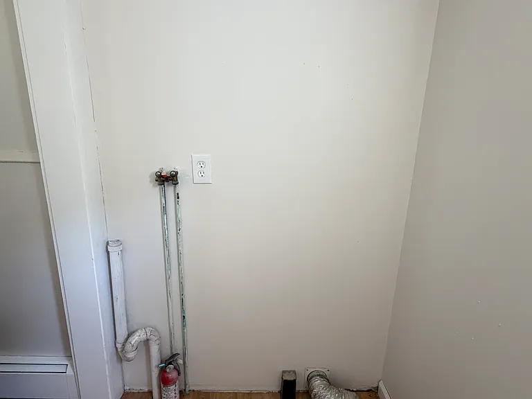 1277 Reynolds Ave #1275 — Photo 5