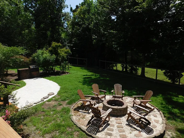 300 Taliaferro Ln — Photo 41