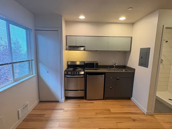 844 Bg Handel Apts, 844 NE 69th St #308, Seattle, WA 98115