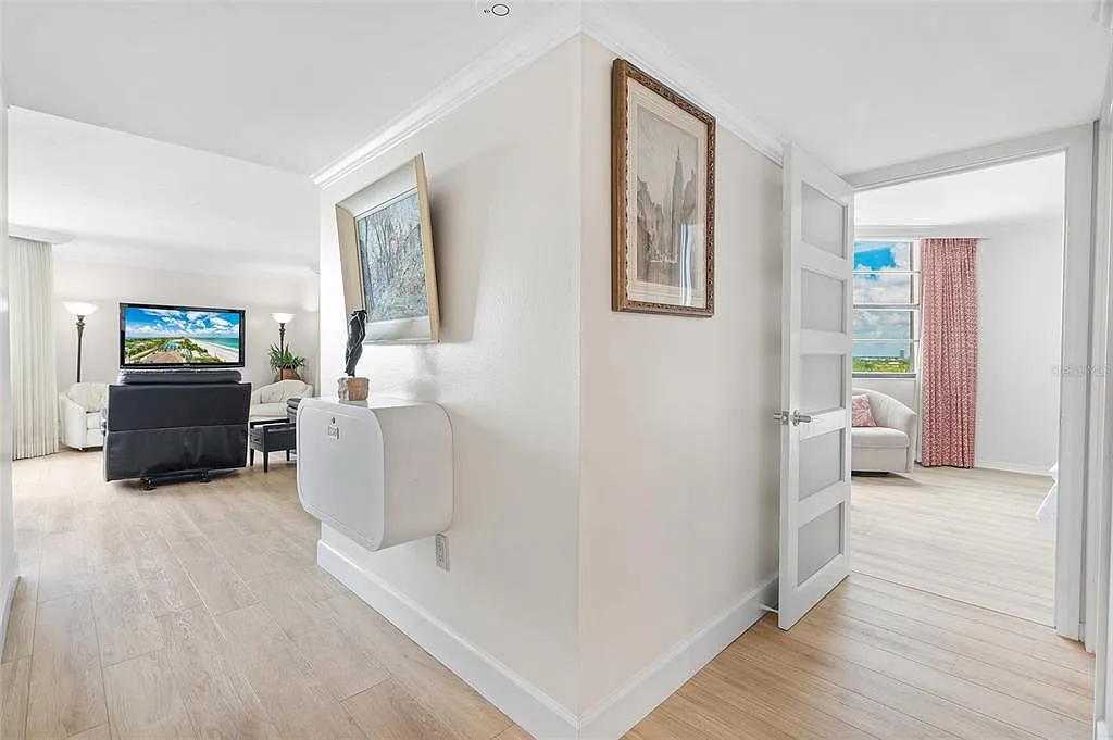 2 bed, 2.0 bath, 1409 sqft, $11,500 — Photo 2