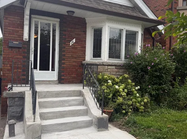 26 Elmsdale Rd W, Toronto, ON M4J 3M4