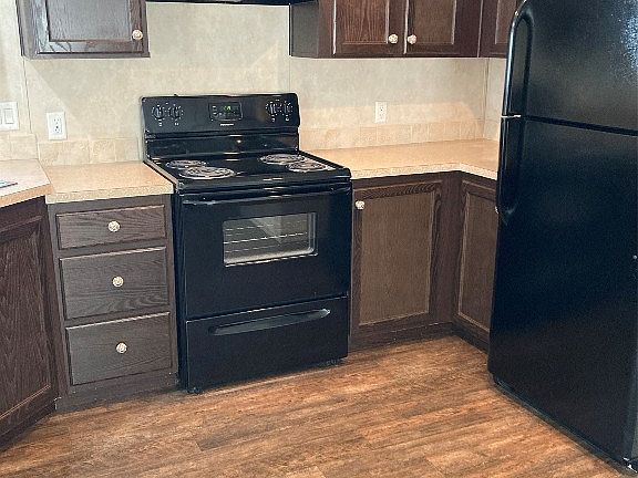 5th image of 2717 W Park Ln