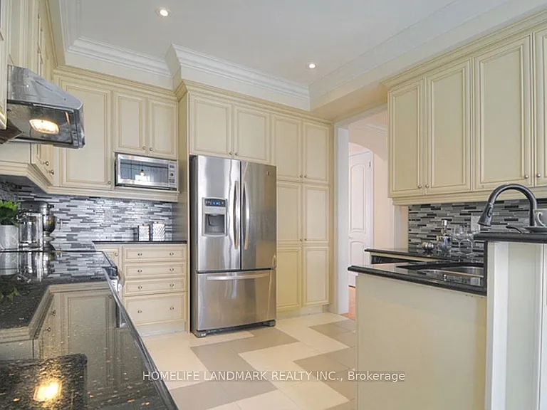 8 Farmhouse Cres — Photo 4