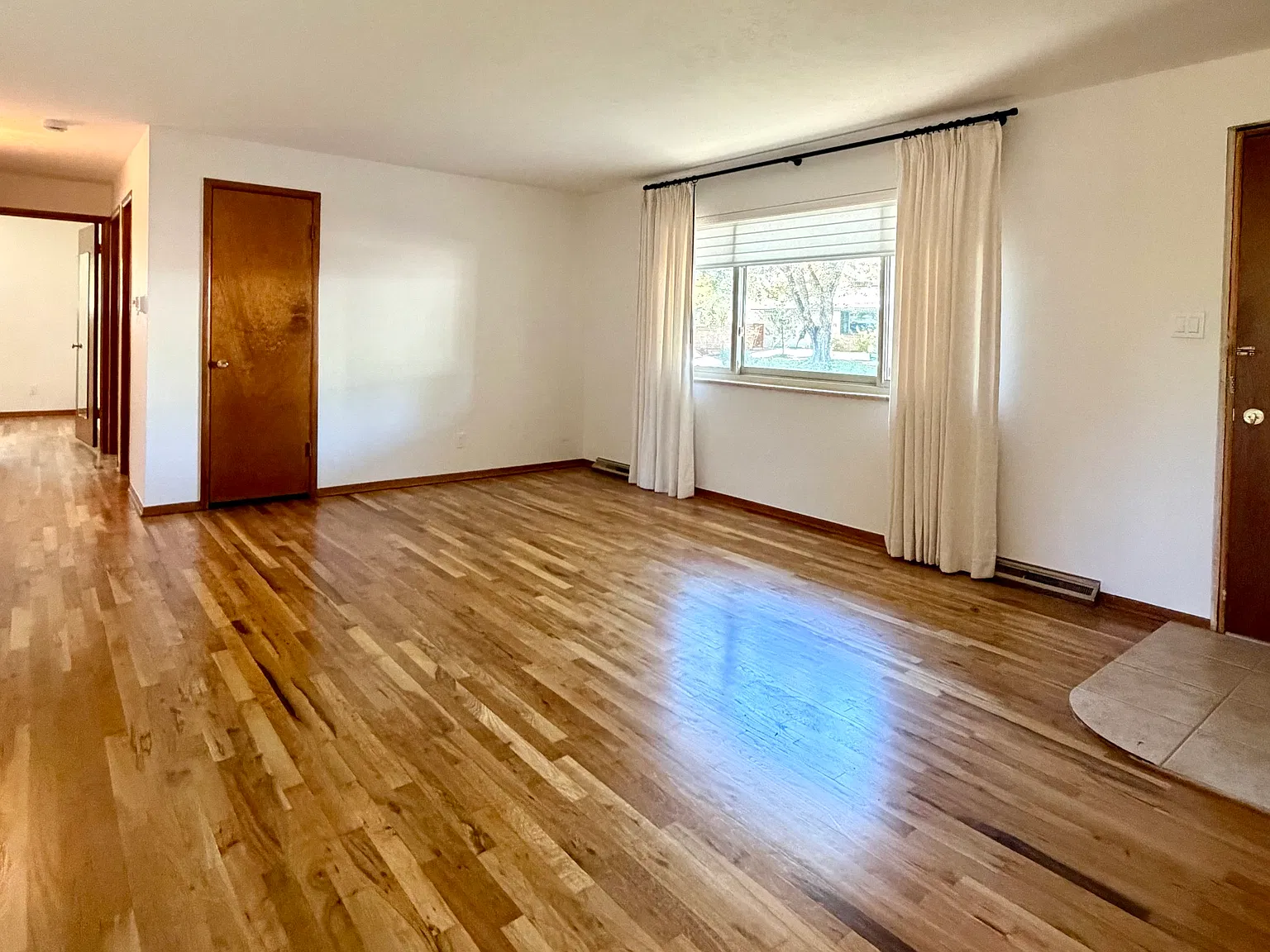 3 bed, 1.5 bath, 1100 sqft, $3,100 — Photo 2