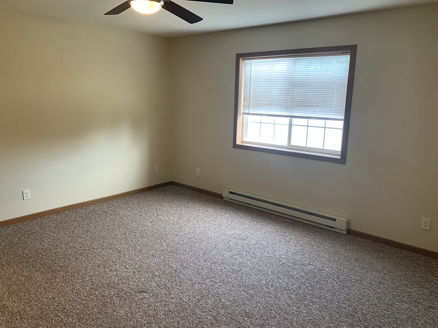 2 bed, 1400 sqft, $1,400 — Photo 2