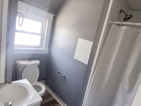 3rd image of 623 E 12th St APT 2
