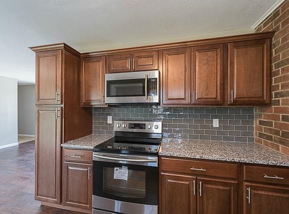 4th image of 8433 Grant Ave