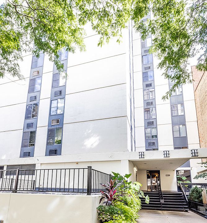1st image of 1339 N Dearborn St APT 15A