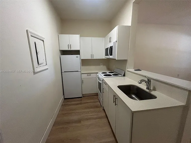 2000 Monroe St #9 — Photo 4