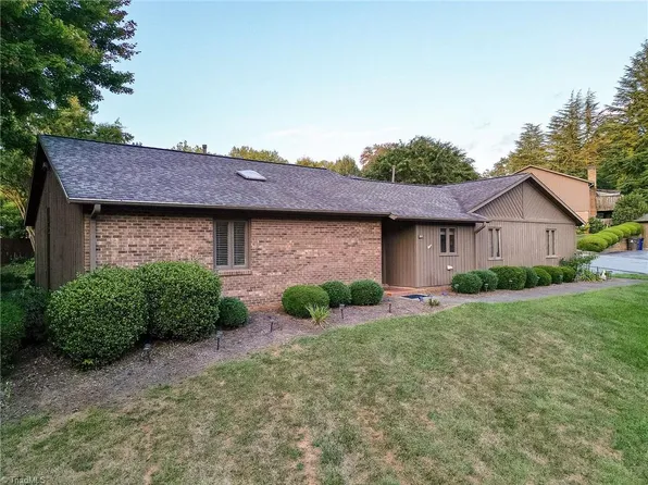 105 Stonemoor Dr, Winston Salem, NC 27104