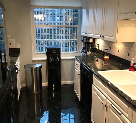 Kitchen #1
Note: since taking this pic, we've replaced appliances with new stainless steel ones.
