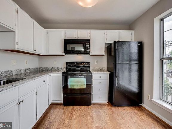 5th image of 2830 Emma Lee St APT 302