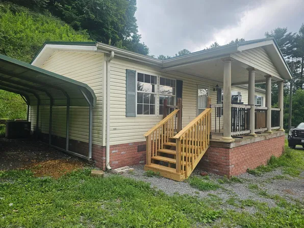 1220 Farmer St, Richlands, VA 24641