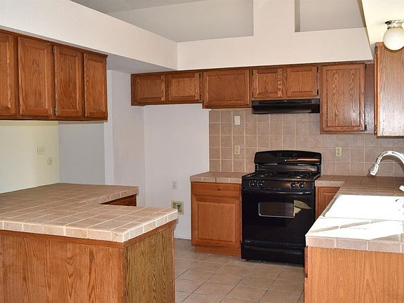 4th image of 848 Rosewood Ln