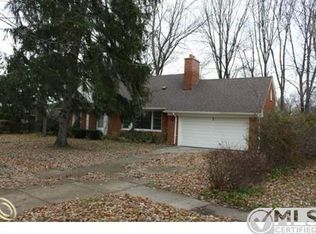 26530 Meadowood Ct N, Lathrup Village, MI 48076