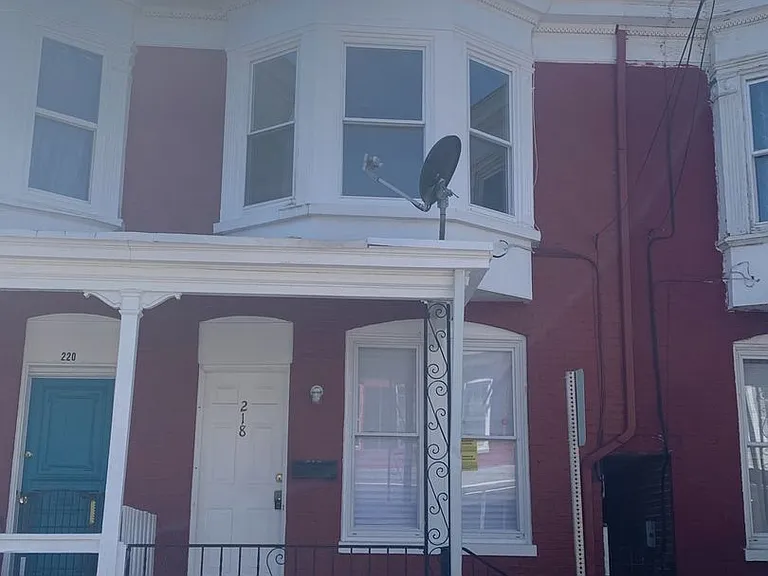 218 S West St — Photo 1