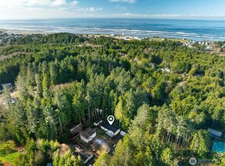 48 Robin Ln, Moclips, WA 98571