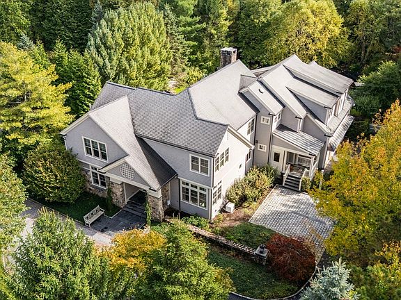 3rd image of 9 Stonegate Dr