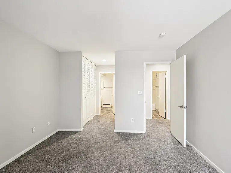 Lexington Hills Apartments — Photo 86
