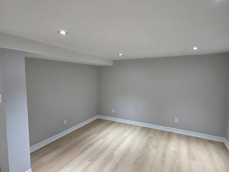 1487 A King St W — Photo 7