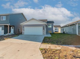 6720 66th Ave S, Horace, ND