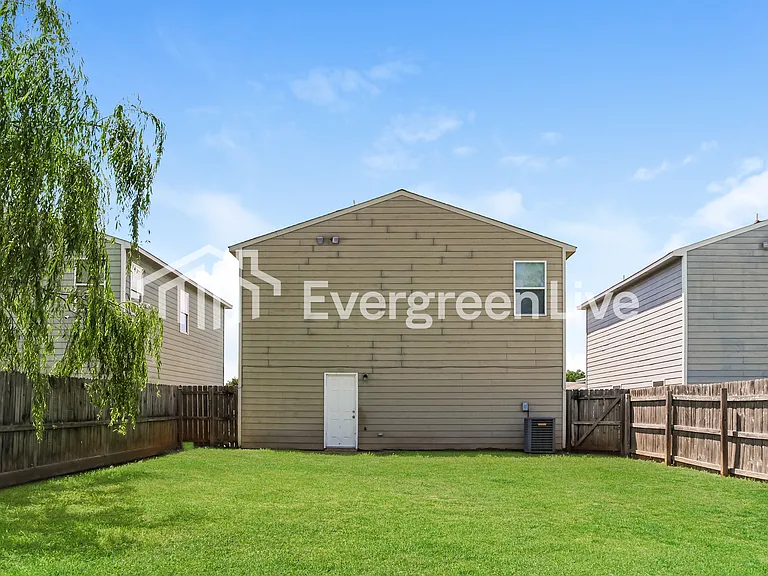 113 Elmhurst Dr — Photo 15