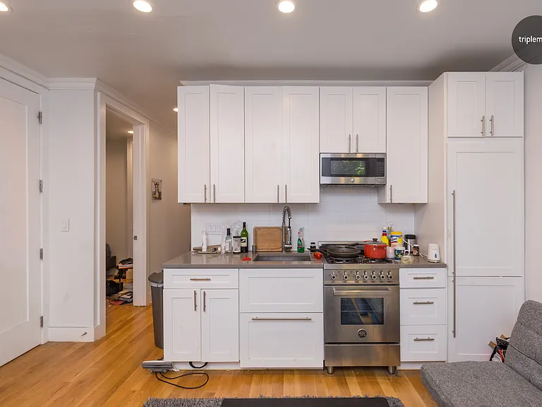 228 E 27th St #5C — Photo 6