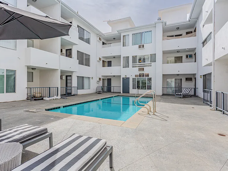 Studio City Hills — Photo 11