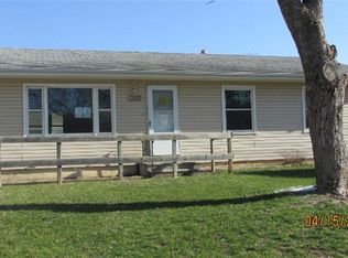 1608 Oakwood Dr, Waterloo, IA 50703