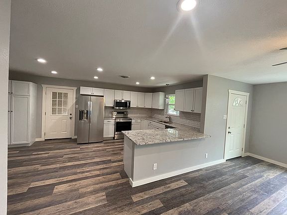 3rd image of 1316 Stadium Dr