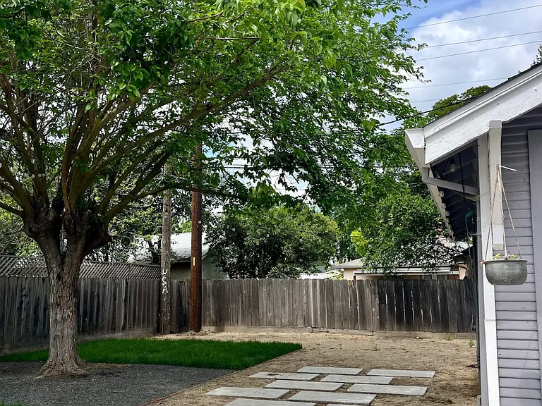 W Willow St — Photo 2