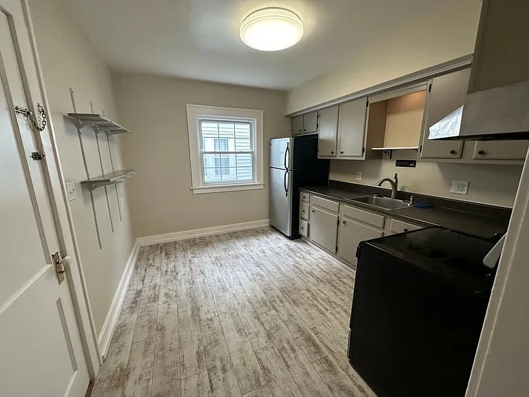 265 Forest Hill Dr — Photo 2