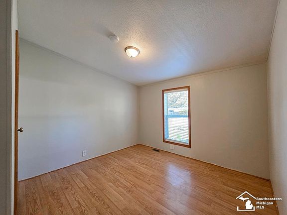 5th image of 4393 5th St