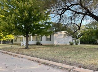 815 Maple St, Harper, KS 67058