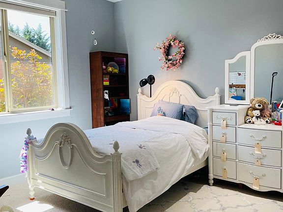 Guest bedroom #1, furnitures are not included