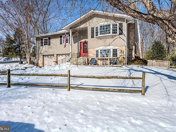 3rd image of 6112 Harmon Pl