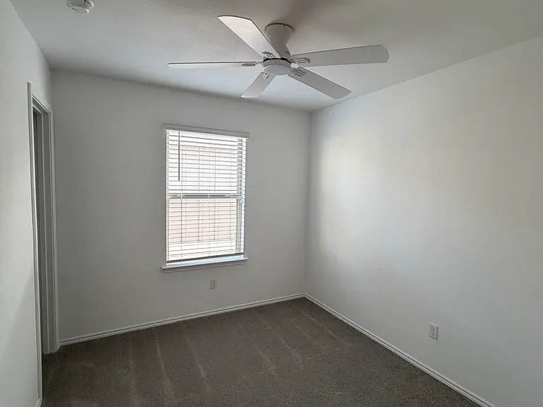 133 Bennington Dr — Photo 36